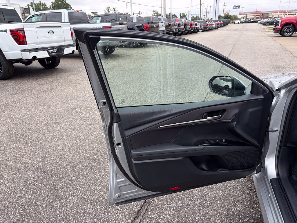 Used 2025 Toyota Camry LE FWD image 12