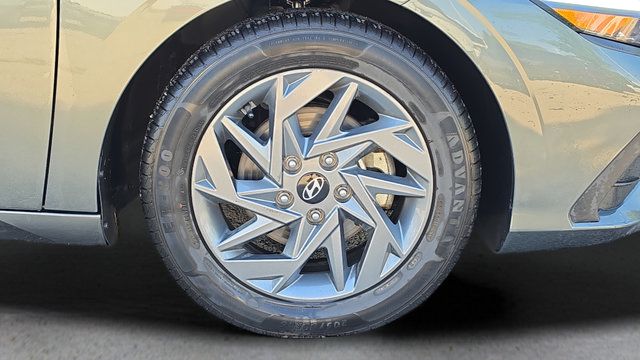 Used 2024 Hyundai Elantra SEL FWD image 17