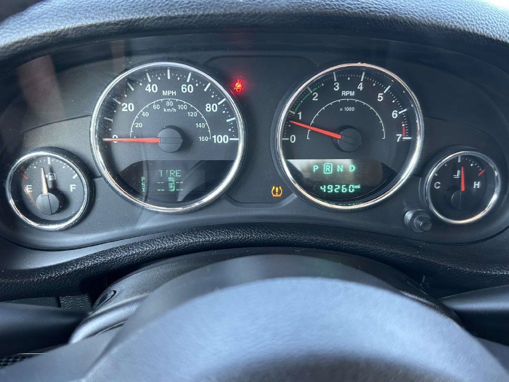 Used 2015 Jeep Wrangler Sahara w/ Connectivity Group AWD/4WD image 26