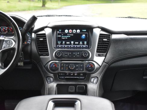 Used 2018 Chevrolet Suburban LT image 28