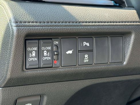 Certified 2026 Honda Odyssey Elite image 18