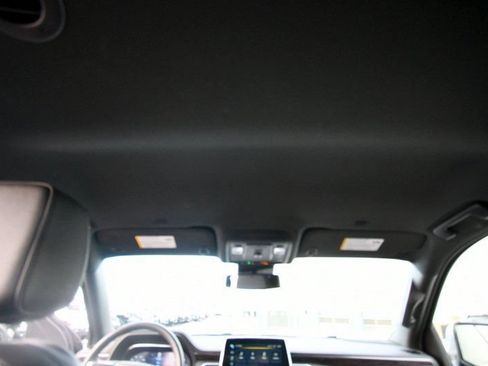 Used 2024 Chevrolet Suburban LT AWD/4WD image 17