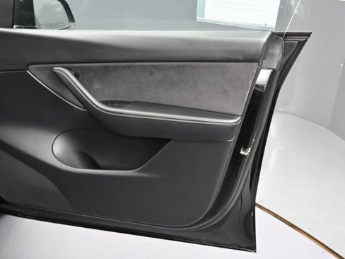 Used 2022 Tesla Model Y Performance image 41