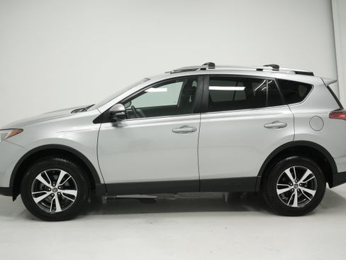 Used 2018 Toyota RAV4 XLE FWD image 7
