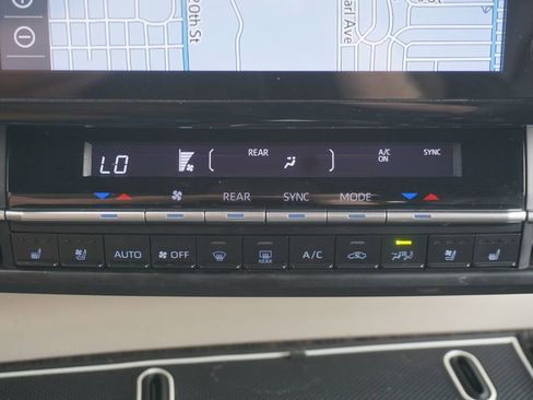 Used 2022 Toyota Sienna Platinum AWD/4WD image 15