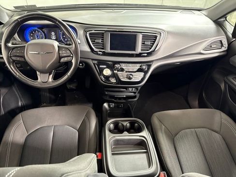 Used 2020 Chrysler Pacifica Touring w/ S Appearance Package image 15