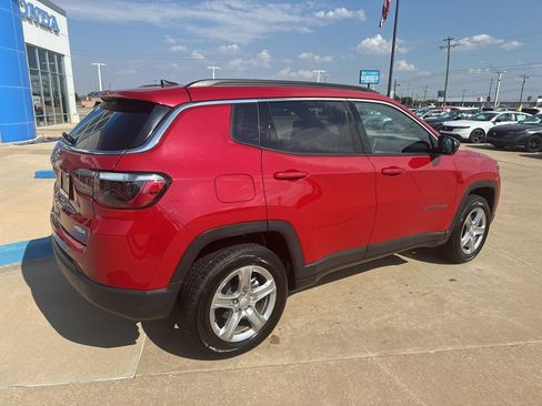 Used 2024 Jeep Compass Latitude image 15
