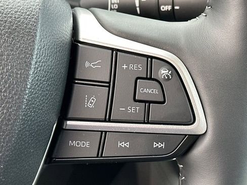 Used 2026 Toyota Highlander Limited AWD/4WD image 23