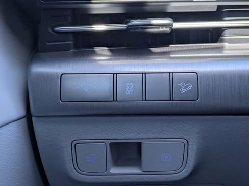 Used 2025 Hyundai Kona Limited image 31