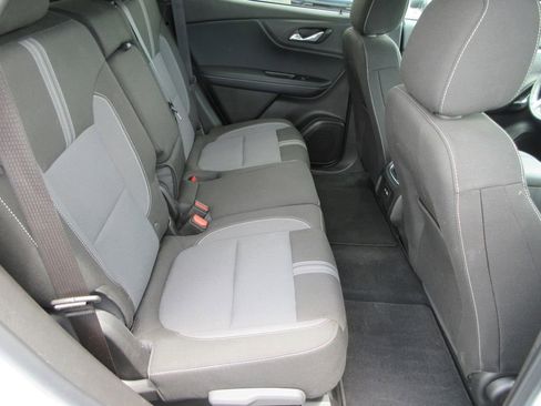 Used 2024 Chevrolet Blazer LT w/ Convenience Package FWD image 17
