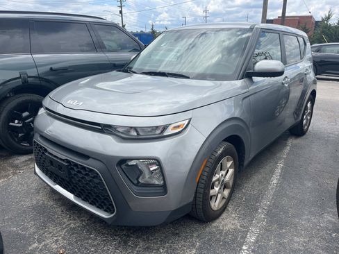 Used 2022 Kia Soul LX w/ Technology Package FWD image 2