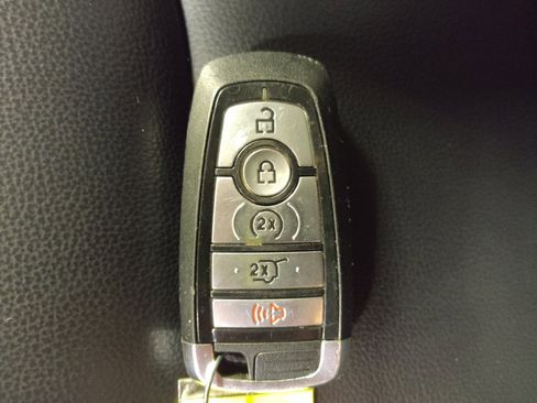 Used 2024 Ford Edge Titanium image 32