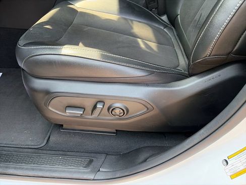 Used 2024 Jeep Grand Cherokee Altitude AWD/4WD image 19