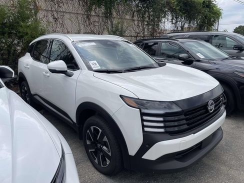 Used 2025 Nissan Kicks SR FWD image 1
