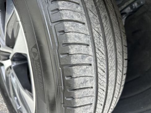 Used 2023 Toyota Highlander XLE image 7