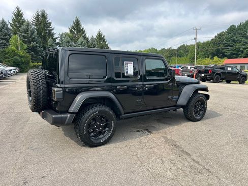 Used 2023 Jeep Wrangler Unlimited w/ Cold Weather Group AWD/4WD image 7