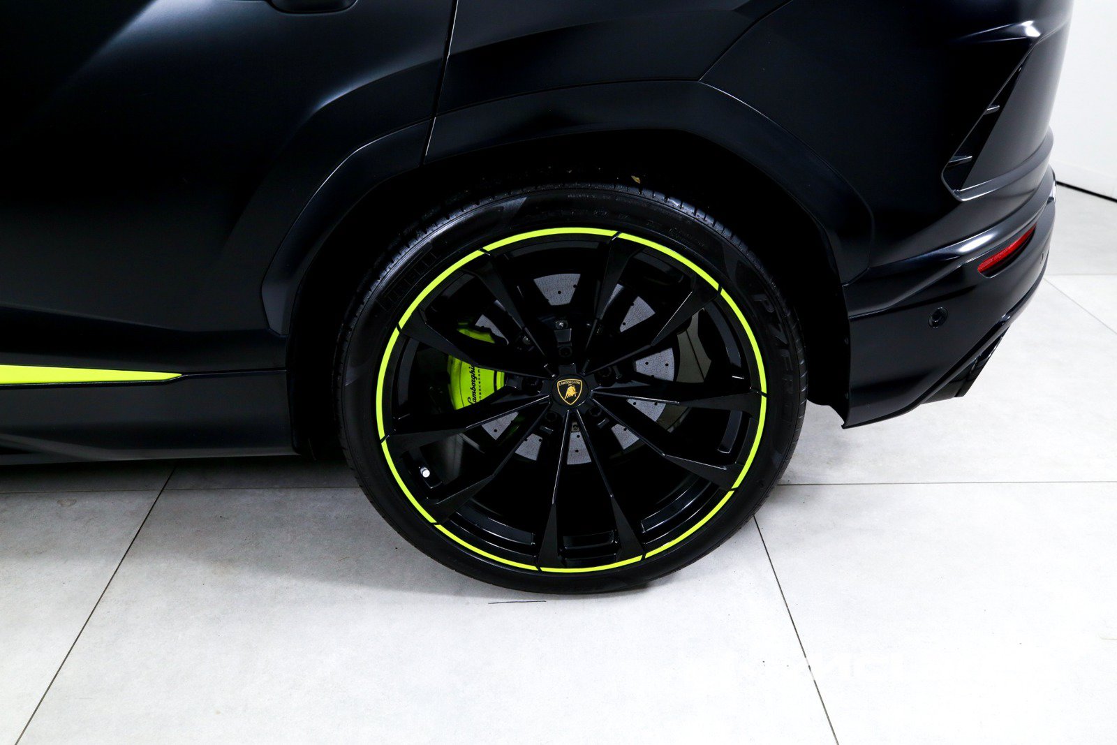 Used 2022 Lamborghini Urus AWD/4WD image 32