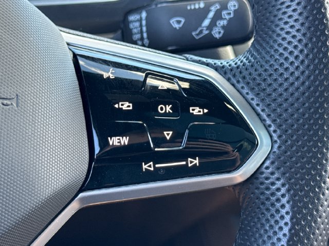 Certified 2022 Volkswagen Tiguan SE R-Line AWD/4WD image 34