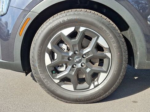 Used 2025 Kia Sorento S w/ Panoramic Sunroof Package image 8