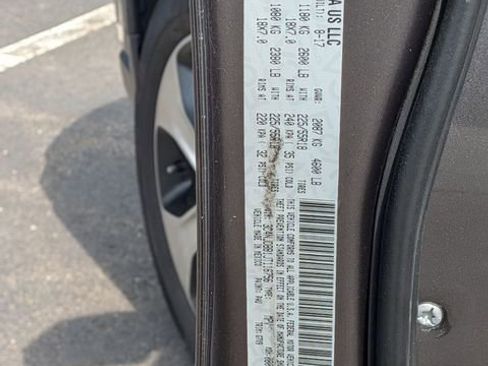 Certified 2018 Jeep Compass Latitude w/ Popular Equipment Group image 35