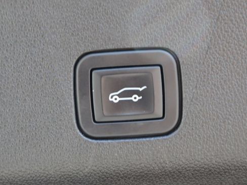 Used 2024 Chevrolet Tahoe Z71 w/ Luxury Package AWD/4WD image 12