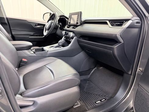 Used 2019 Toyota RAV4 XLE Premium FWD image 34