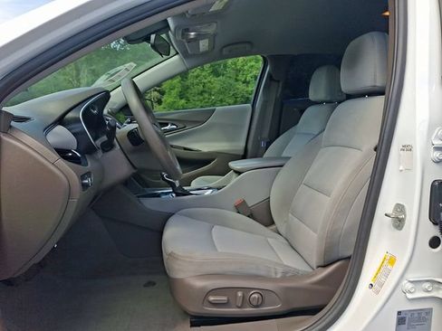 Used 2021 Chevrolet Malibu LT FWD image 13