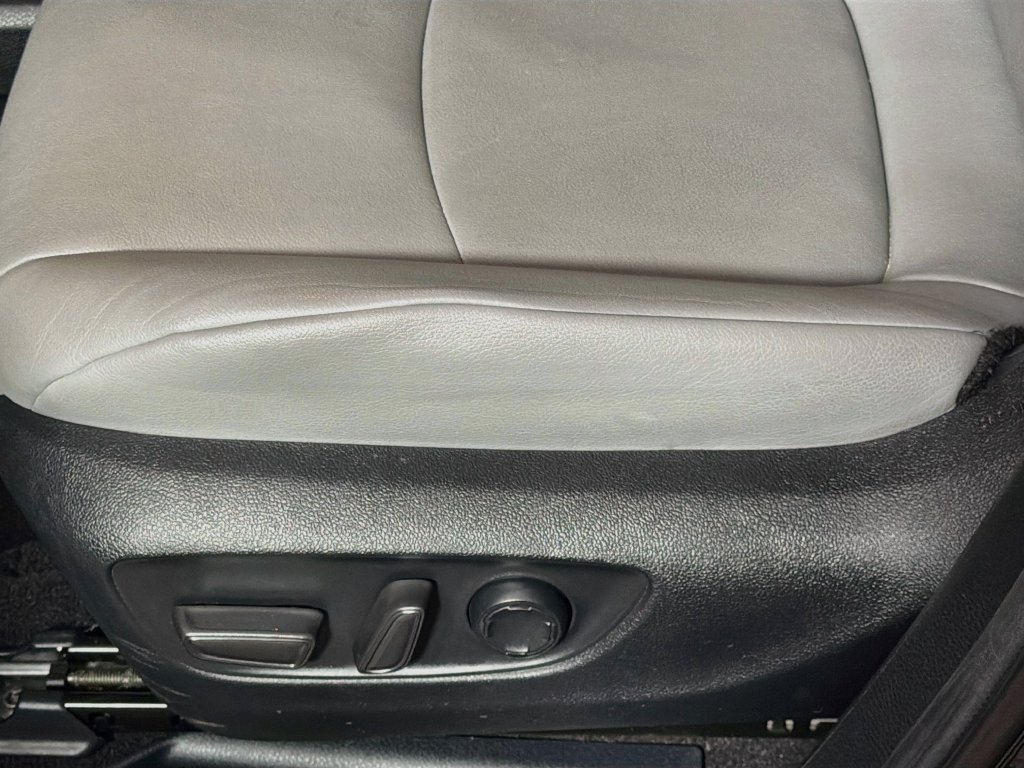 Used 2025 Toyota Sienna XLE FWD image 13
