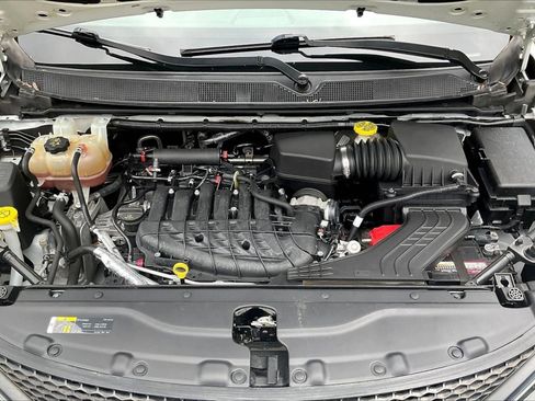 Used 2019 Chrysler Pacifica L FWD image 28
