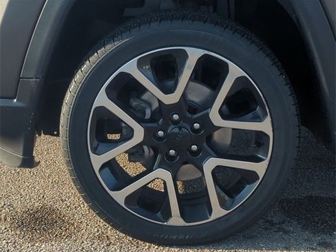 Used 2018 Jeep Compass Limited image 10