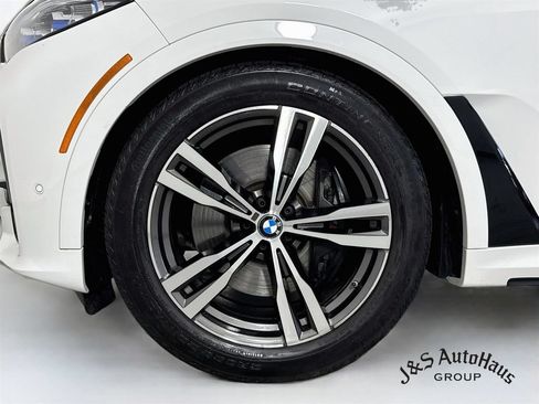 Used 2022 BMW X7 M50i w/ Executive Package AWD/4WD image 40