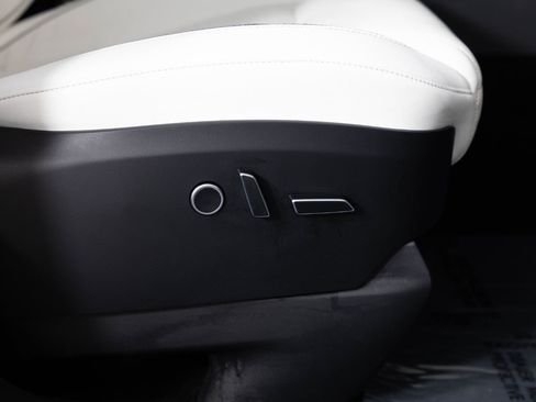 Used 2022 Tesla Model X Plaid image 32