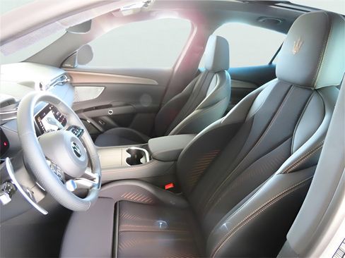 New 2025 Maserati Grecale Folgore image 52