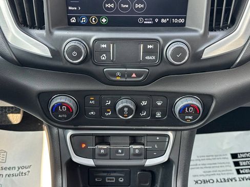 Used 2024 GMC Terrain SLT FWD image 22
