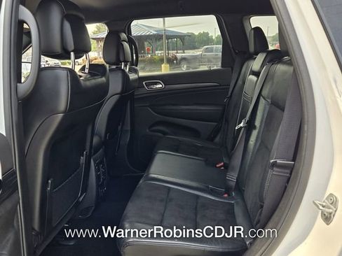 Used 2020 Jeep Grand Cherokee Altitude RWD image 6