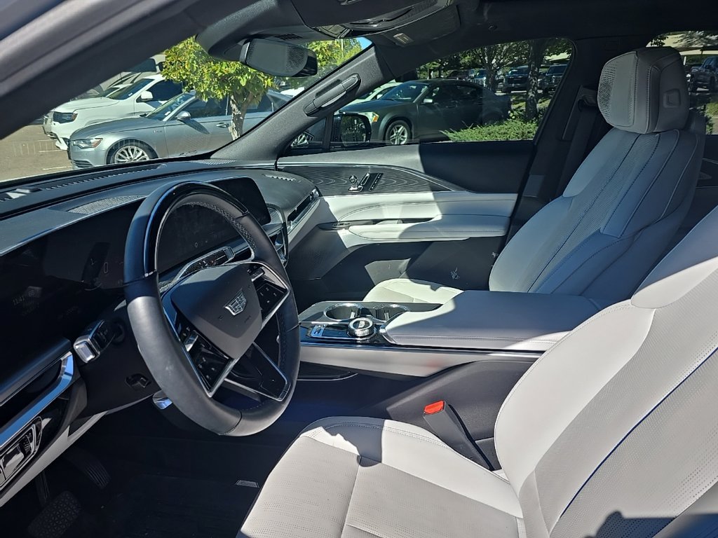Used 2024 Cadillac Lyriq Luxury w/ LPO, Floor Liner Package AWD/4WD image 9