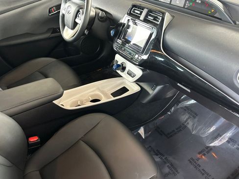Certified 2017 Toyota Prius Four w/ Advanced Technology Package image 19