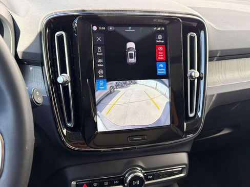 Used 2023 Volvo XC40 B5 Ultimate w/ Protection Package Premier image 25