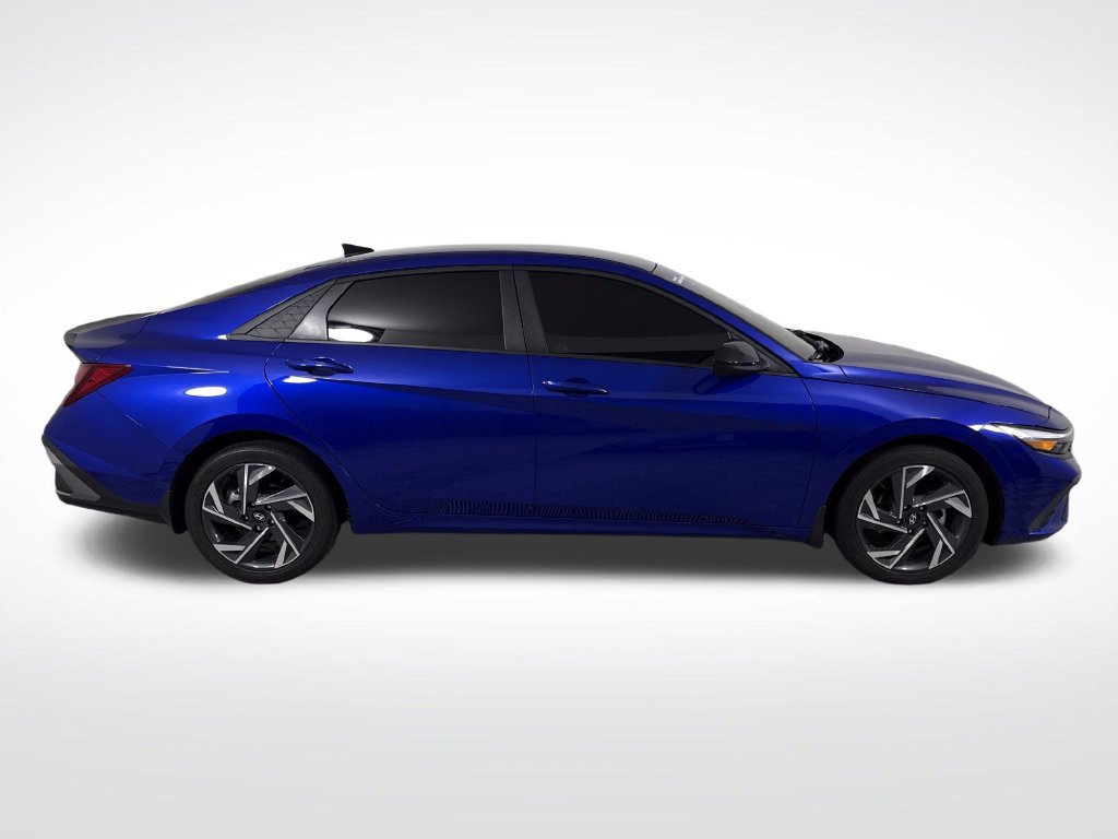 Used 2025 Hyundai Elantra Sport FWD image 2