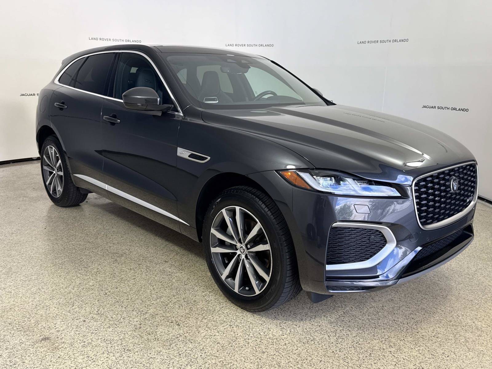 Certified 2025 Jaguar F-PACE R-Dynamic S AWD/4WD image 7