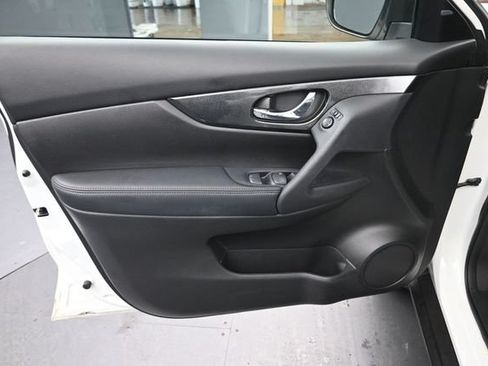 Used 2015 Nissan Rogue SL w/ SL Premium Package AWD/4WD image 21