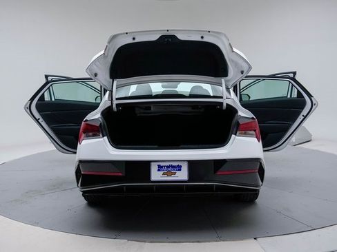 Used 2025 Hyundai Elantra SEL image 20