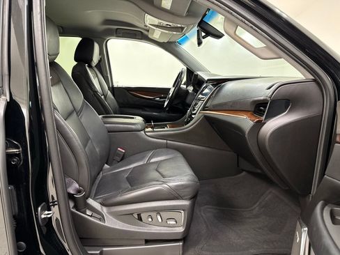 Used 2015 Cadillac Escalade 4WD image 25