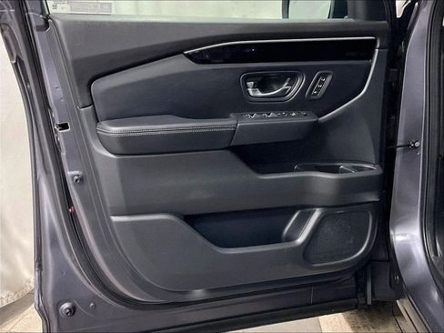 Used 2023 Honda Pilot Touring image 9