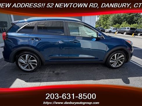 Used 2017 Kia Niro Touring w/ Advanced Technology Package FWD image 6