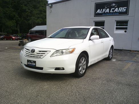 Used 2007 Toyota Camry LE FWD image 1