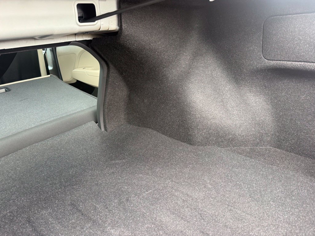 Used 2019 Hyundai Elantra SE FWD image 35