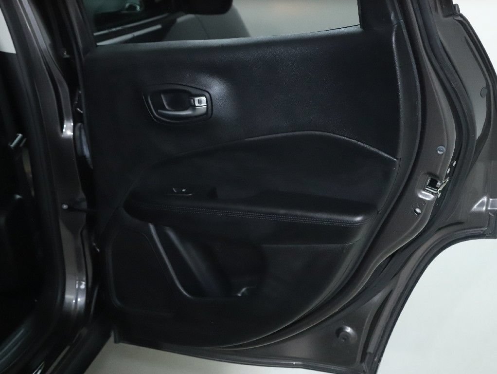Used 2019 Jeep Compass Latitude AWD/4WD image 31