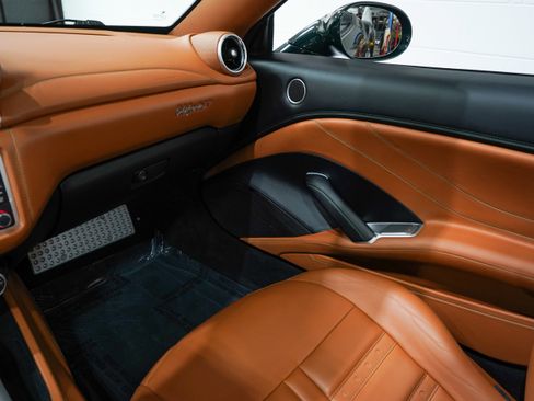 Used 2016 Ferrari California T RWD image 14