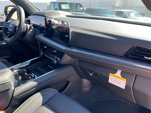 New 2026 Chevrolet Suburban Premier image 26